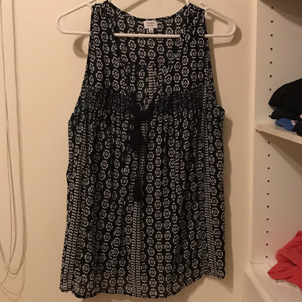 Crown & Ivy Navy Sleeveless Top - L